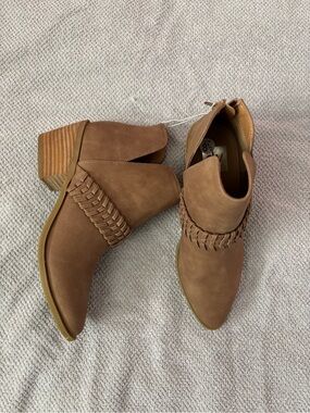 NWOT Dolce Vita Ankle Booties Sz 8 1/2 | Dolce Vita Women Booties -